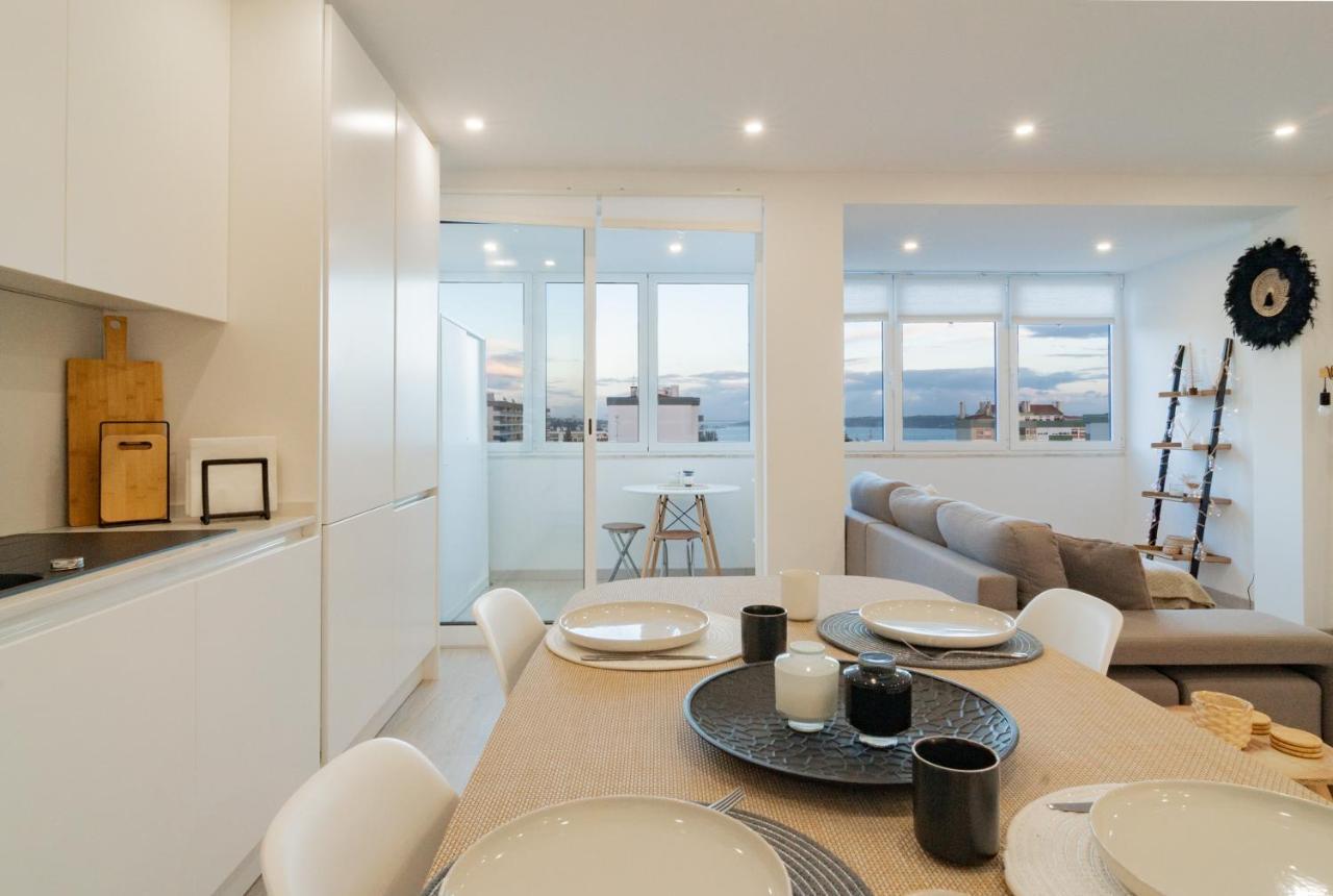 Stylish Apartment W/ River View By Lovelystay Oeiras Eksteriør billede