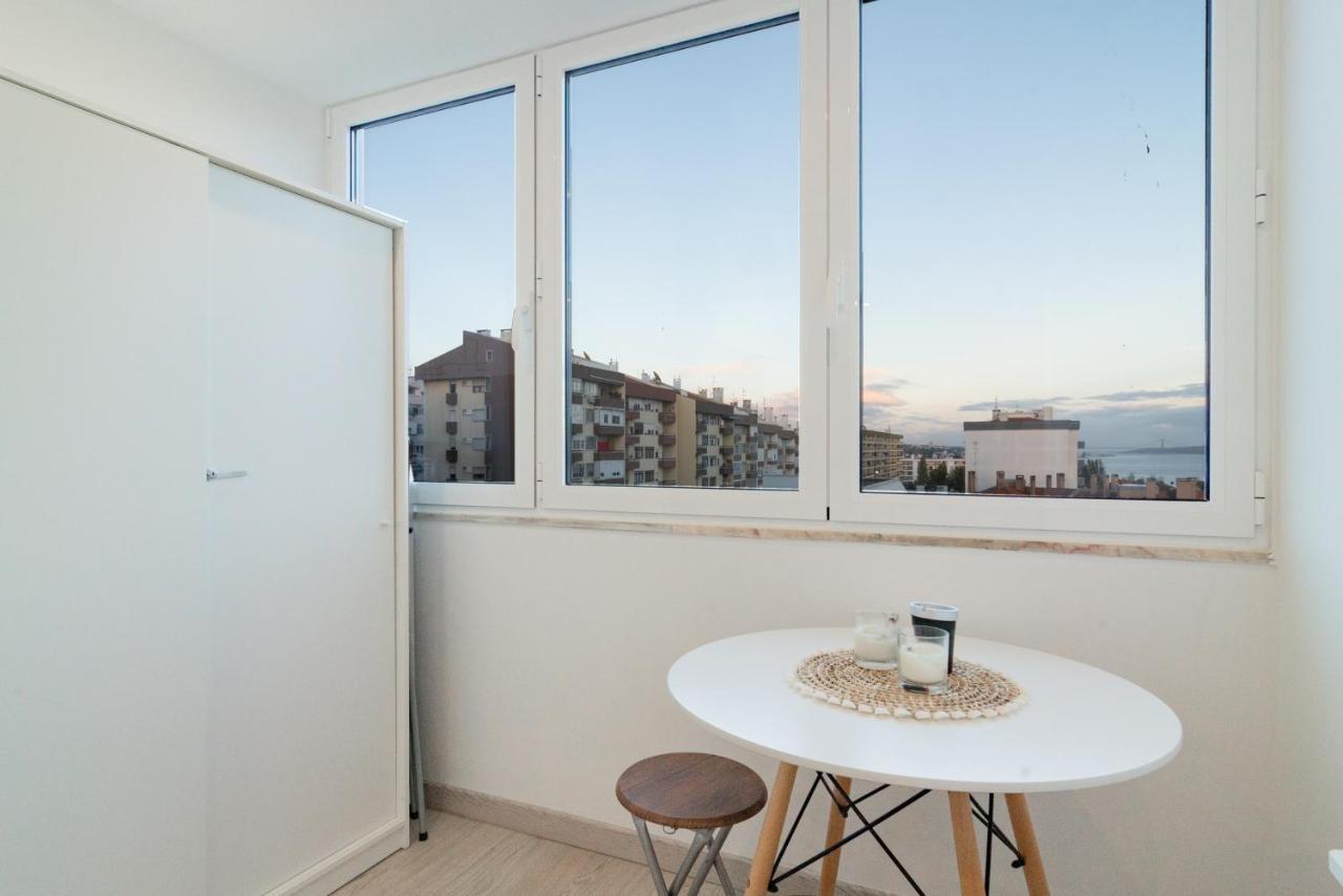 Stylish Apartment W/ River View By Lovelystay Oeiras Eksteriør billede