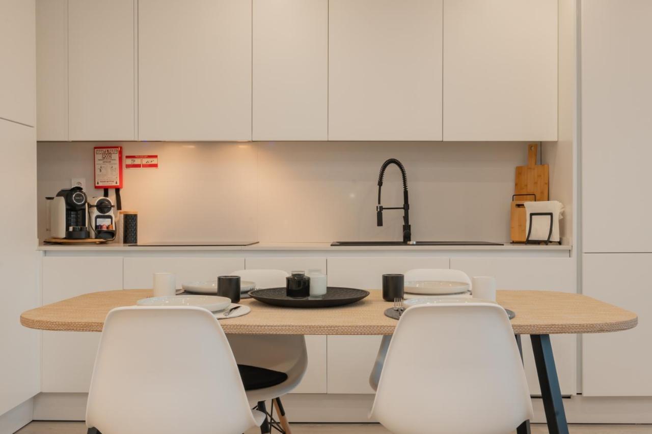 Stylish Apartment W/ River View By Lovelystay Oeiras Eksteriør billede