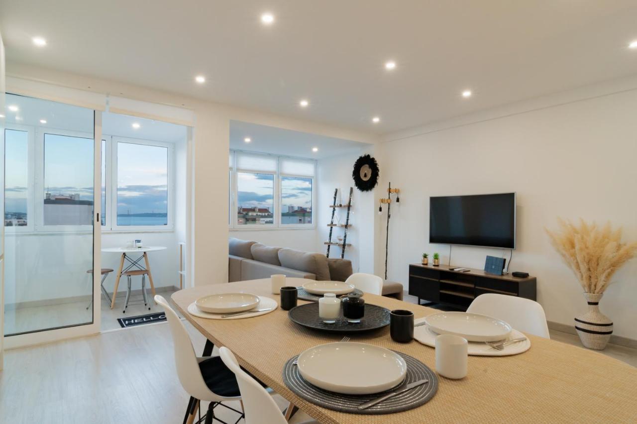 Stylish Apartment W/ River View By Lovelystay Oeiras Eksteriør billede