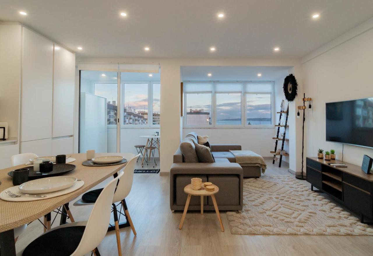 Stylish Apartment W/ River View By Lovelystay Oeiras Eksteriør billede
